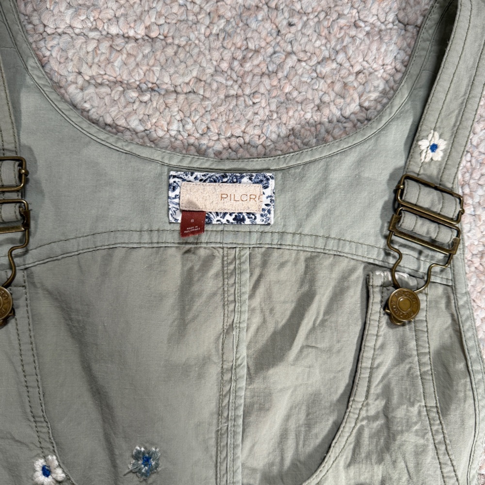 Pilcro Olive Green Embroidered Short Overalls Women’s SZ small NWOT - Picture 5 of 9